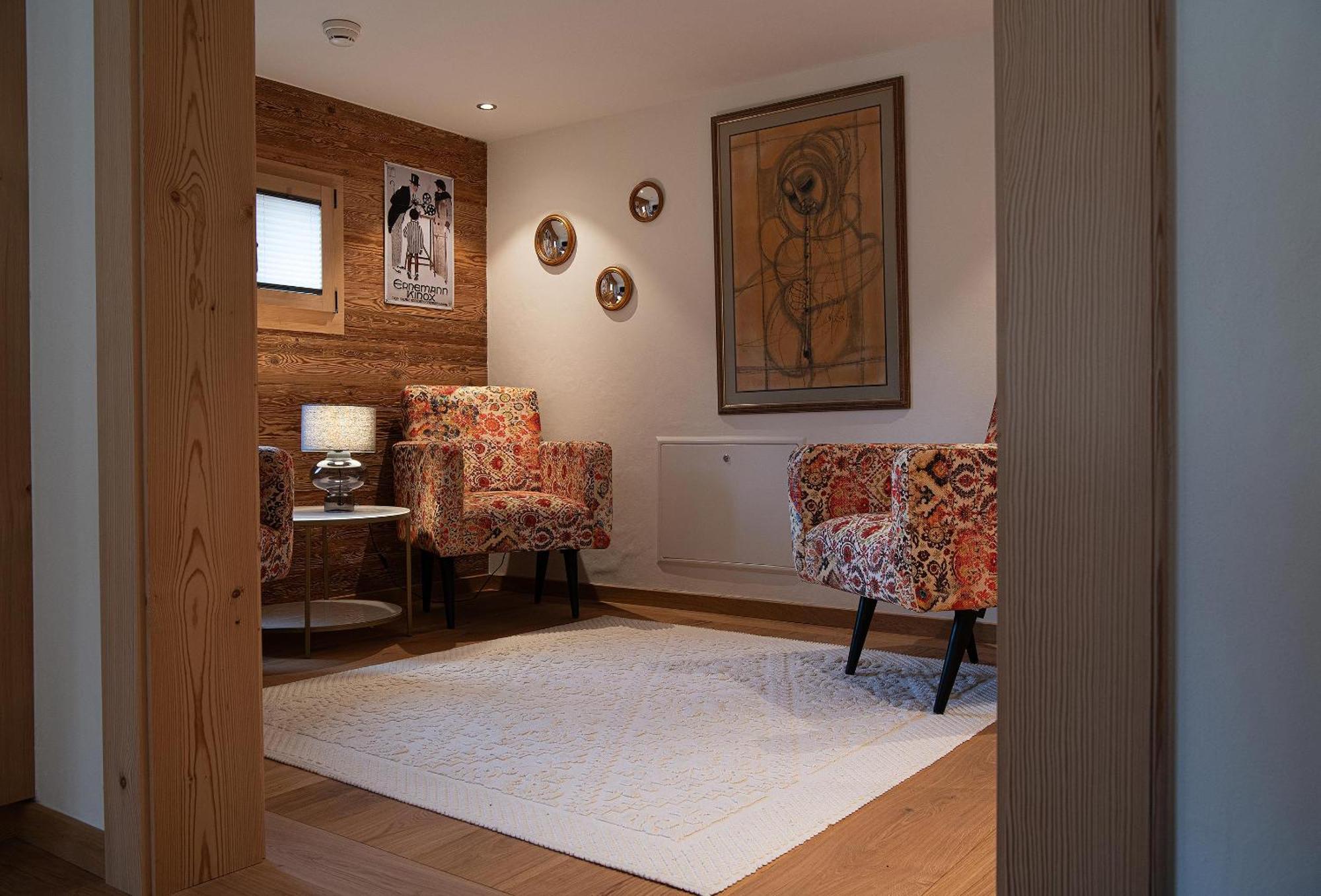 Suite 33