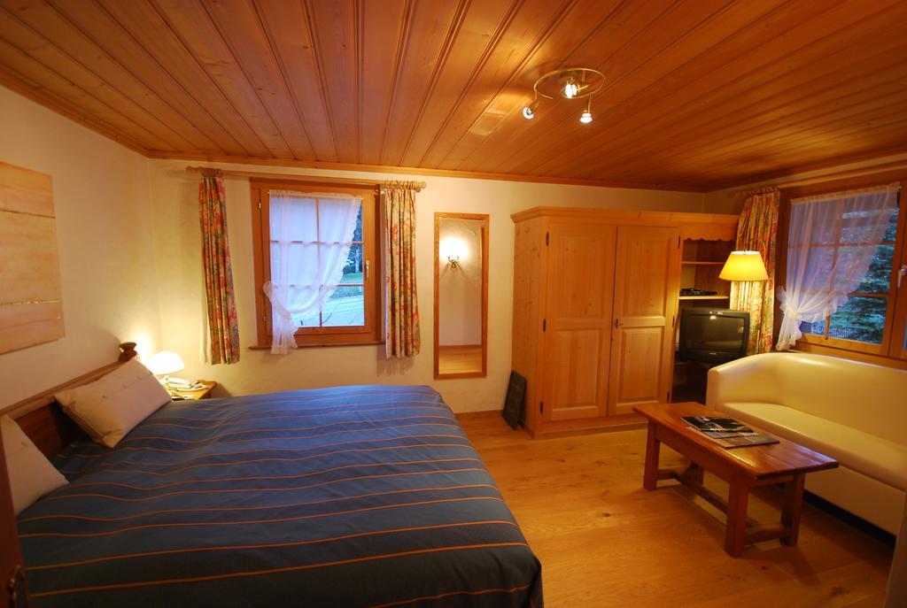Double Room with Street View,1004433516:JPEG